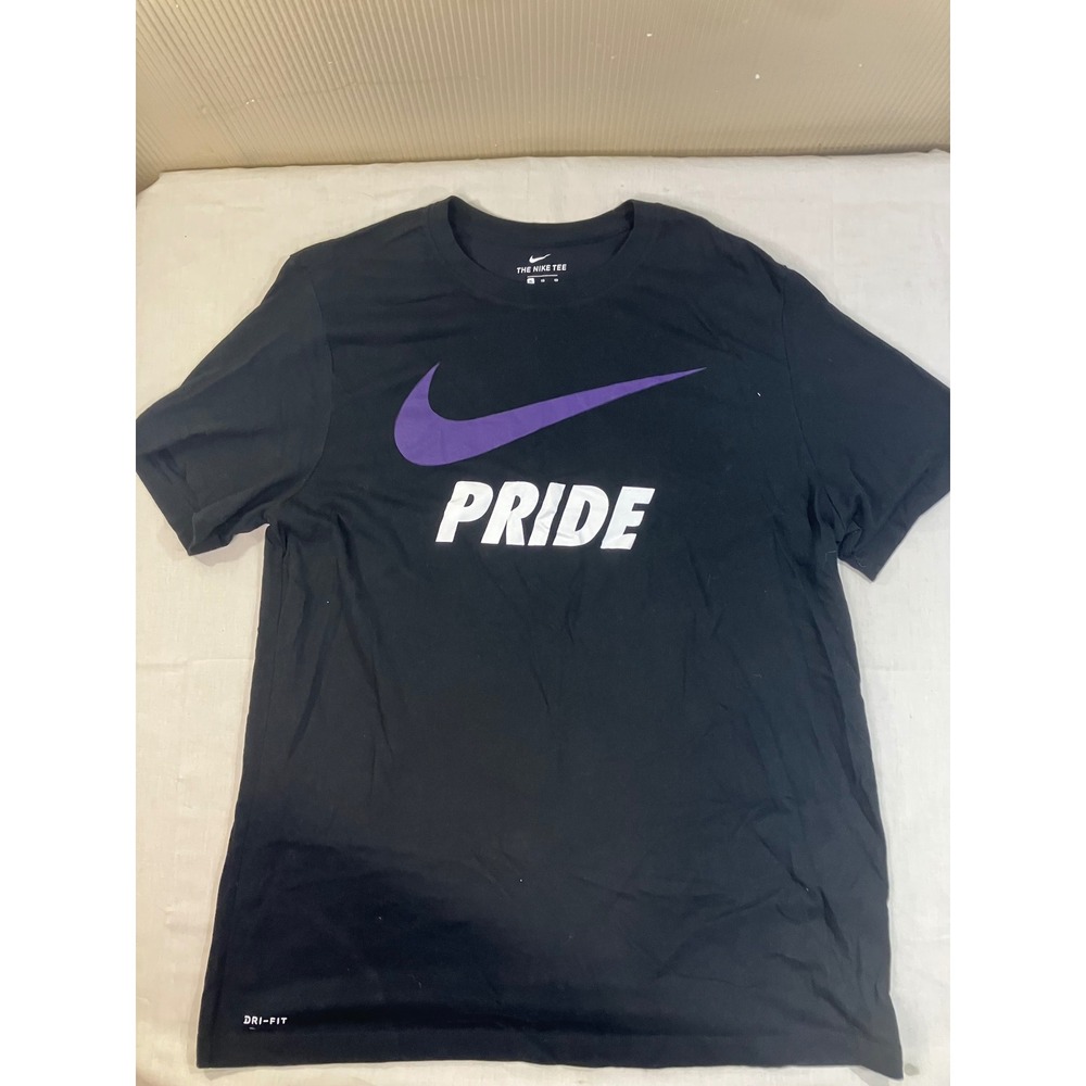 Nike Mens XL Black Dri-Fit Pride Swoosh Graphic Short Sleeve T-Shirt‎ AR4993-010